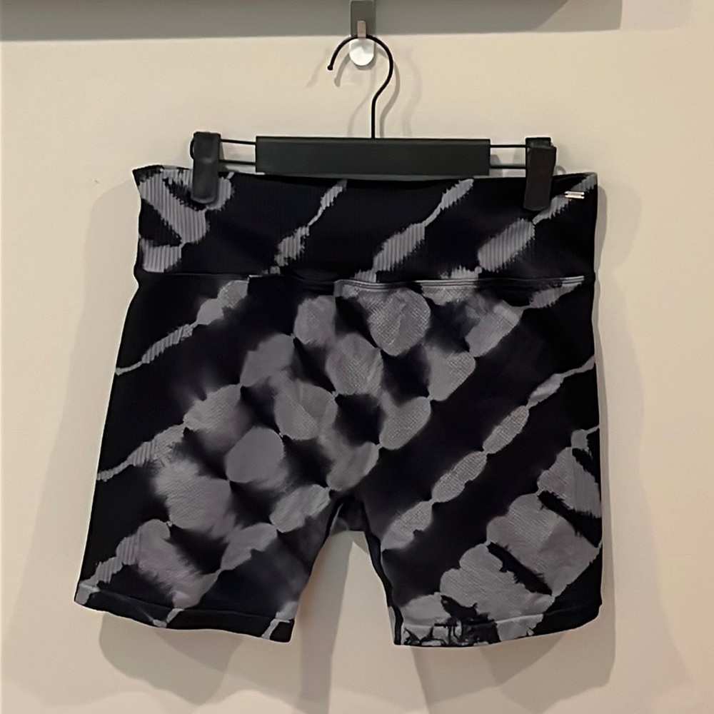 PINK Biker Shorts - XL (tie-dye)